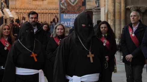 Doble liberación en León: la Procesión del Perdón concede un indulto y una libertad condicional | José Martín