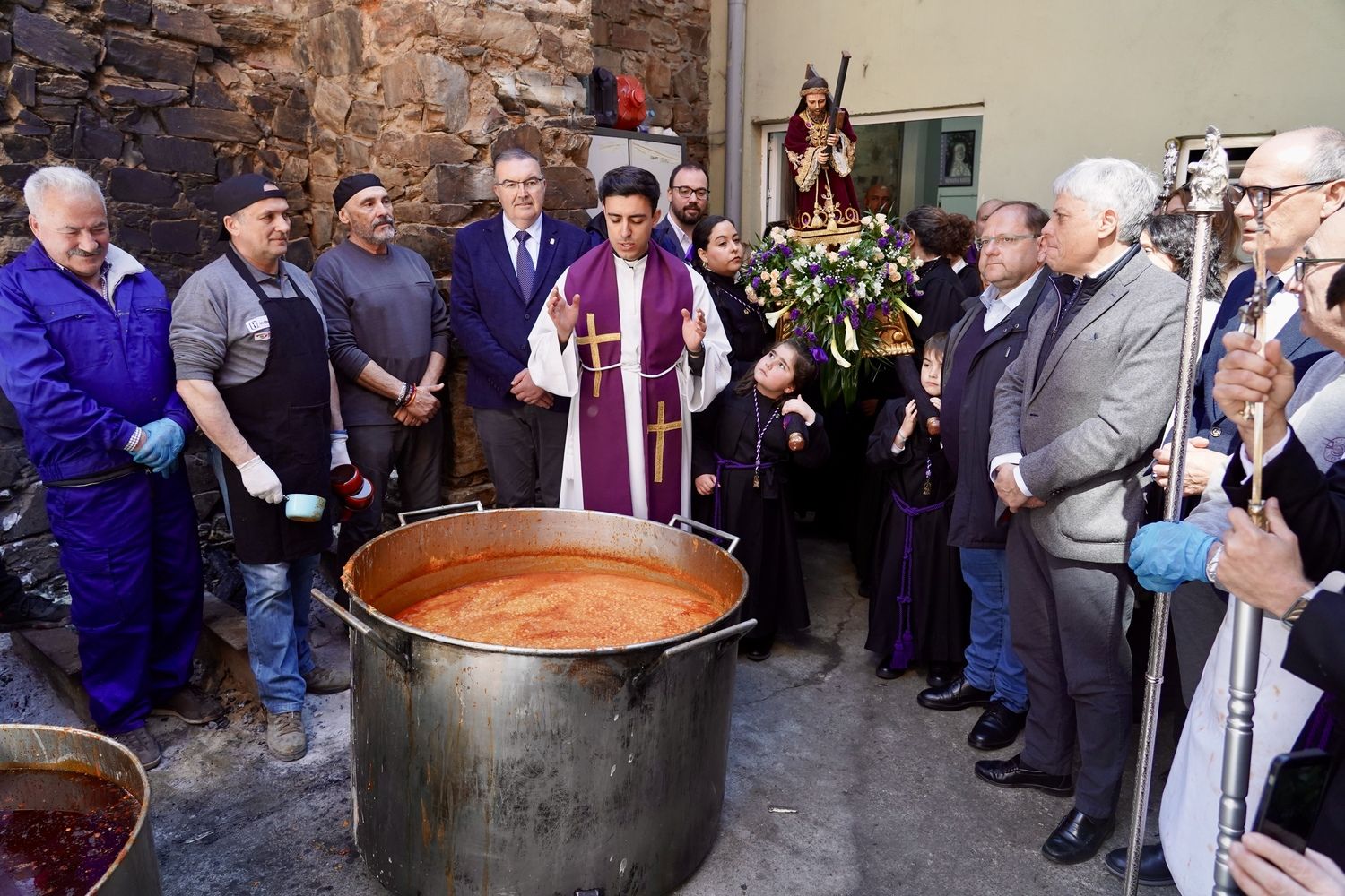 La Cofradía Nuestra Señora de las Angustias y Soledad de La Bañeza organiza la procesión del Santo Potajero, declarada de Interés Turístico Provincial | Carlos S. Campillo / ICAL