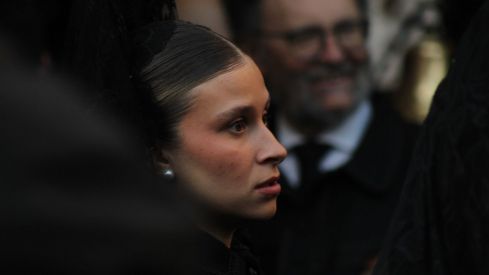 El casco histórico de León se rinde ante la Virgen de la Amargura | José Martín