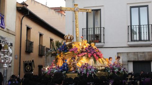 El casco histórico de León se rinde ante la Virgen de la Amargura | José Martín