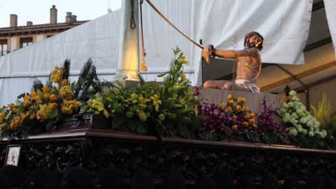 El casco histórico de León se rinde ante la Virgen de la Amargura | José Martín