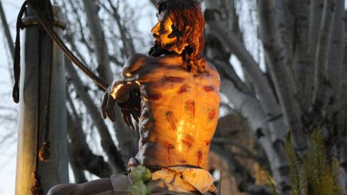 El casco histórico de León se rinde ante la Virgen de la Amargura | José Martín