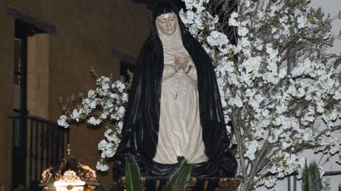 El casco histórico de León se rinde ante la Virgen de la Amargura | José Martín