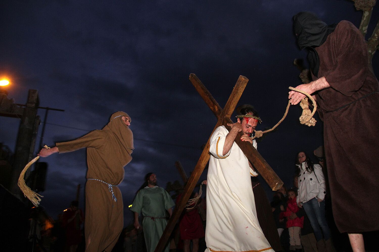 Medio siglo de emoción en vivo: El Viacrucis viviente de Jiménez de Jamuz cumple 50 años | Peio García / ICAL