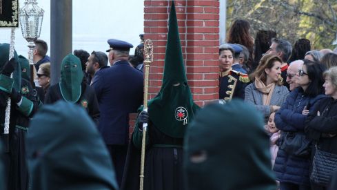 Las 'Marías' llenan las calles de León haciendo frente al bullicio de Jueves Santo | José Martín 