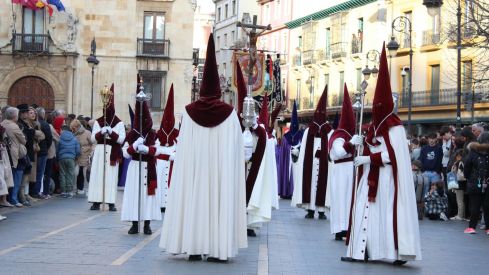 La Sagrada Cena recorre León llenando las calles de devoción | José Martín