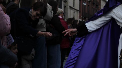 La Sagrada Cena recorre León llenando las calles de devoción | José Martín La Sagrada Cena recorre León llenando las calles de devoción | José Martín