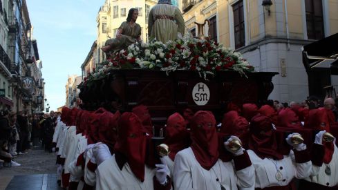 La Sagrada Cena recorre León llenando las calles de devoción | José Martín