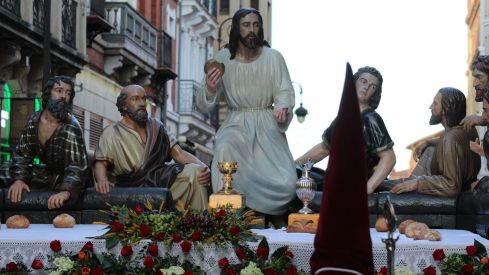 La Sagrada Cena recorre León llenando las calles de devoción | José Martín