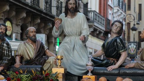 La Sagrada Cena recorre León llenando las calles de devoción | José Martín