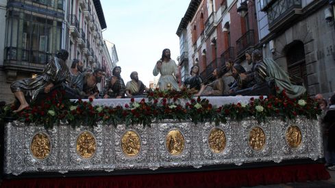 La Sagrada Cena recorre León llenando las calles de devoción | José Martín