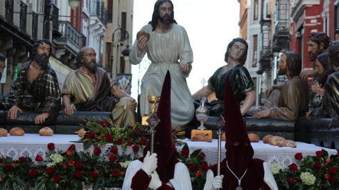 La Sagrada Cena recorre León llenando las calles de devoción | José Martín