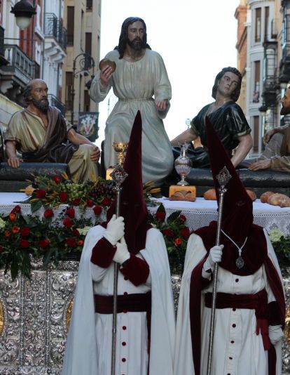 La Sagrada Cena recorre León llenando las calles de devoción | José Martín