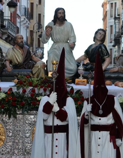 La Sagrada Cena recorre León llenando las calles de devoción | José Martín