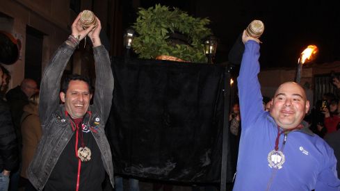 Genarín vuelve a conquistar las calles de León entre versos y orujo | José Martín