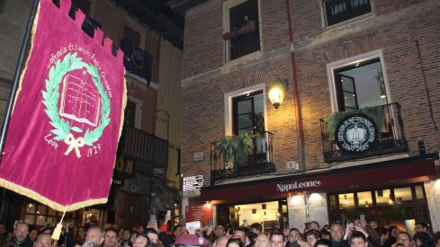Genarín vuelve a conquistar las calles de León entre versos y orujo | José Martín