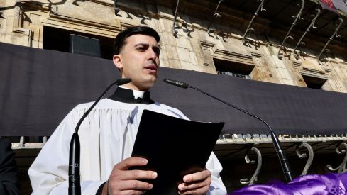 Más de 4.000 papones arropan el Encuentro en la Plaza Mayor de León | Carlos S. Campillo / ICAL Más de 4.000 papones arropan el Encuentro en la Plaza Mayor de León | Carlos S. Campillo / ICAL