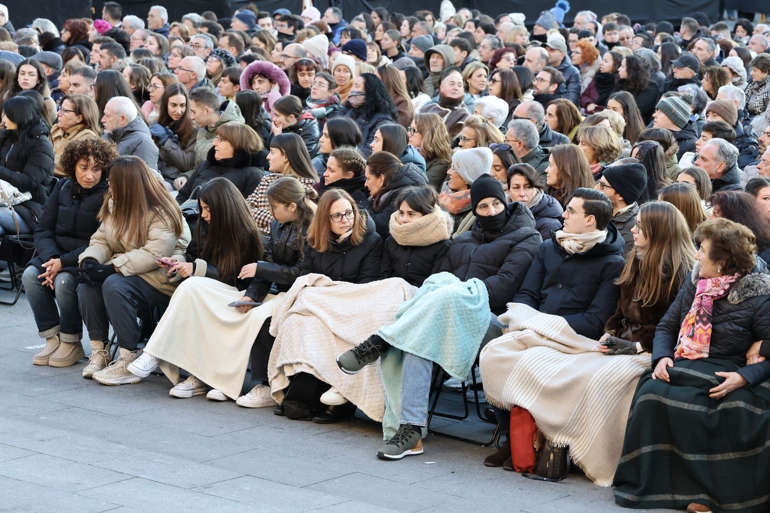 Más de 4.000 papones arropan el Encuentro en la Plaza Mayor de León | Carlos S. Campillo / ICAL Más de 4.000 papones arropan el Encuentro en la Plaza Mayor de León | Carlos S. Campillo / ICAL