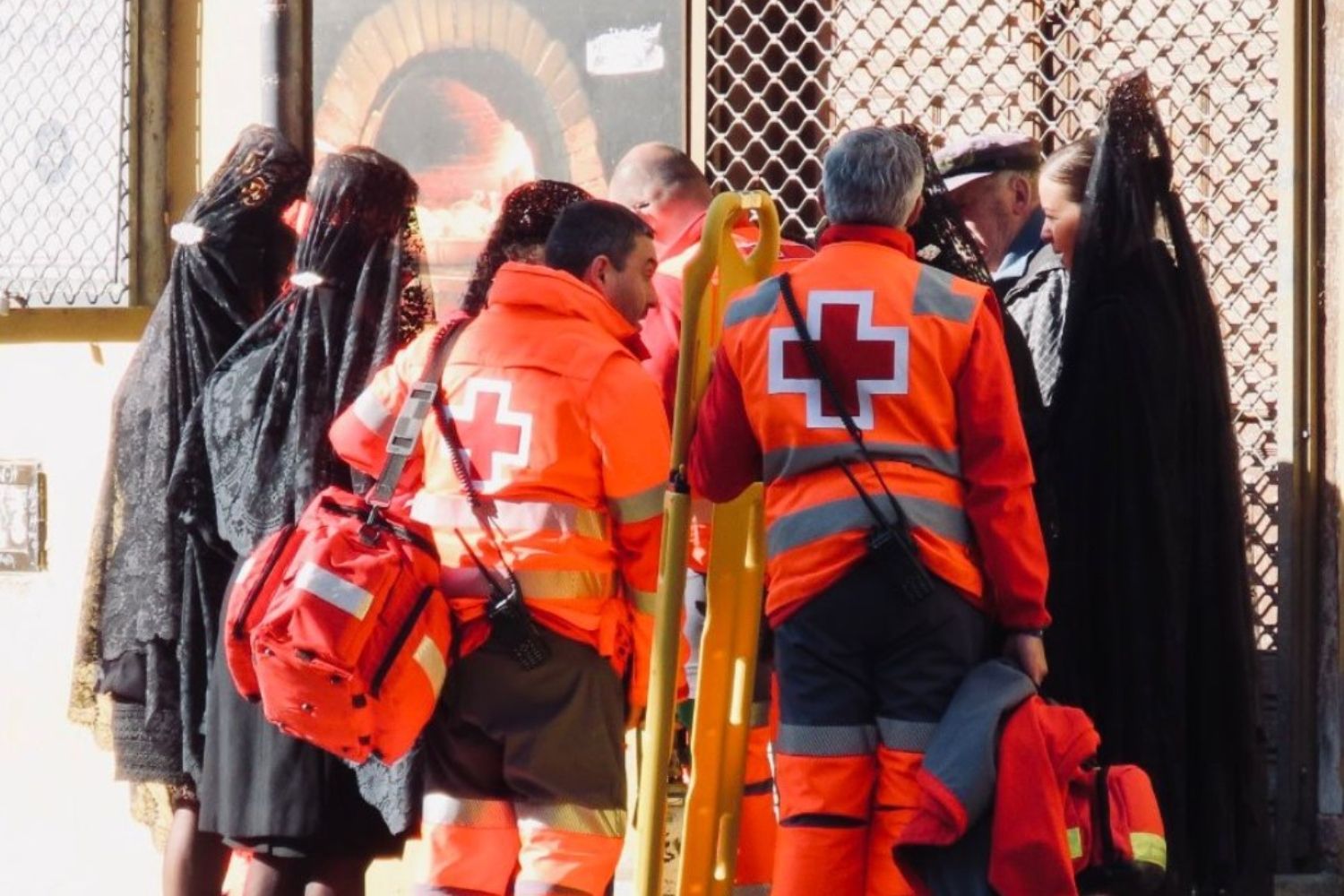 Cruz Roja realiza 12 atenciones y dos traslados durante la procesión de Los Pasos en León