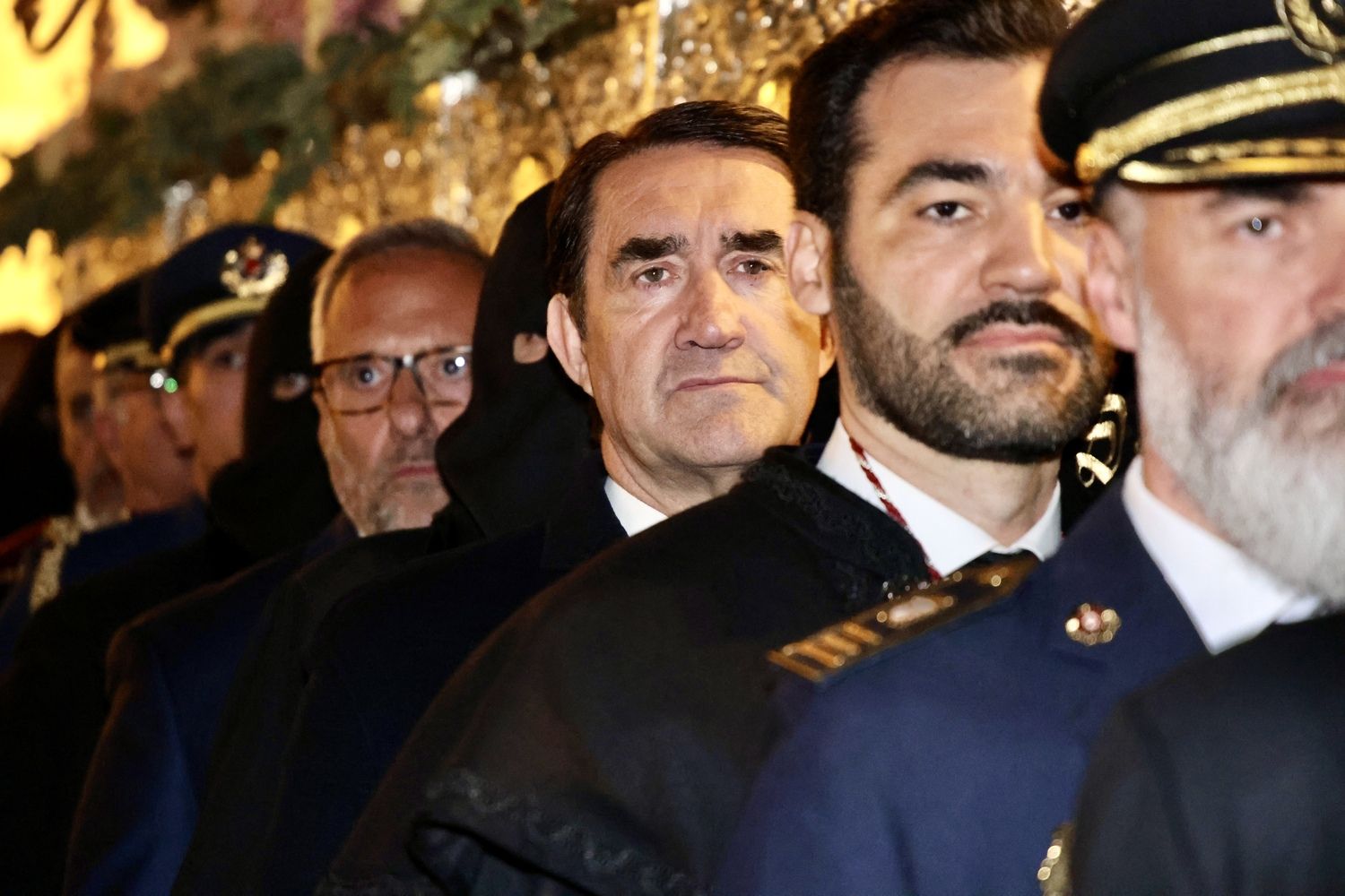 Del alba a la noche: El Entierro cierra el Viernes Santo en León | Carlos S. Campillo / ICAL