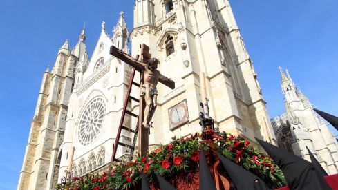 El Desenclavo vuelve a las calles de León tras dos años 'encerrados' por la lluvia | José Martín El Desenclavo vuelve a las calles de León tras dos años 'encerrados' por la lluvia | José Martín
