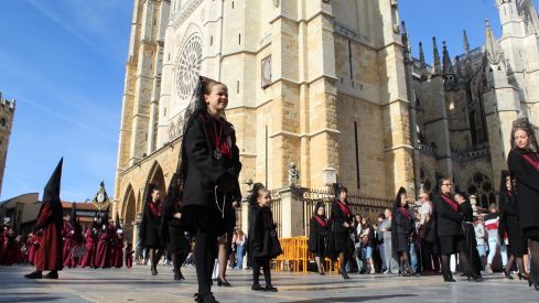 El Desenclavo vuelve a las calles de León tras dos años 'encerrados' por la lluvia | José Martín El Desenclavo vuelve a las calles de León tras dos años 'encerrados' por la lluvia | José Martín