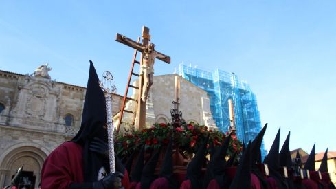 El Desenclavo vuelve a las calles de León tras dos años 'encerrados' por la lluvia | José Martín El Desenclavo vuelve a las calles de León tras dos años 'encerrados' por la lluvia | José Martín