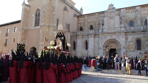 El Desenclavo vuelve a las calles de León tras dos años 'encerrados' por la lluvia | José Martín El Desenclavo vuelve a las calles de León tras dos años 'encerrados' por la lluvia | José Martín