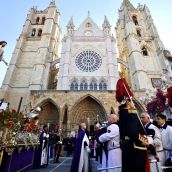 “¡Cristo ha resucitado!”: El Himno de la Alegría cierra la Semana Santa de León a los pies de la Catedral | Carlos S. Campillo / ICAL