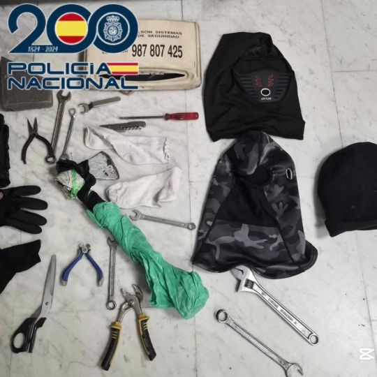 Un calcetín y una huella delatan al presunto ladrón de un bar en León