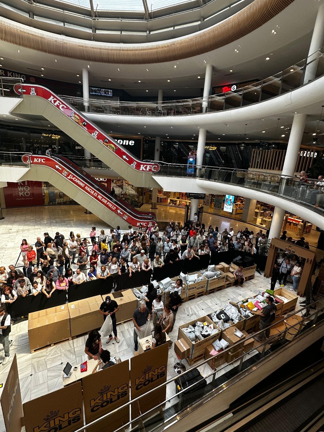 Uno de los eventos de paquetes perdidos organizado por King Colis Uno de los eventos de paquetes perdidos organizado por King Colis