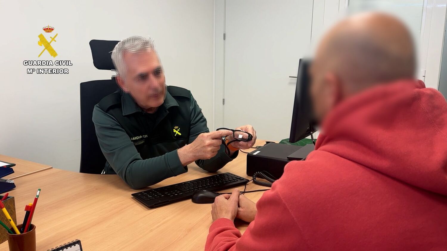 Residentes de la provincia de León detectados usando tecnología avanzada para copiar en exámenes de Tráfico