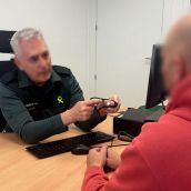 Residentes de la provincia de León detectados usando tecnología avanzada para copiar en exámenes de Tráfico