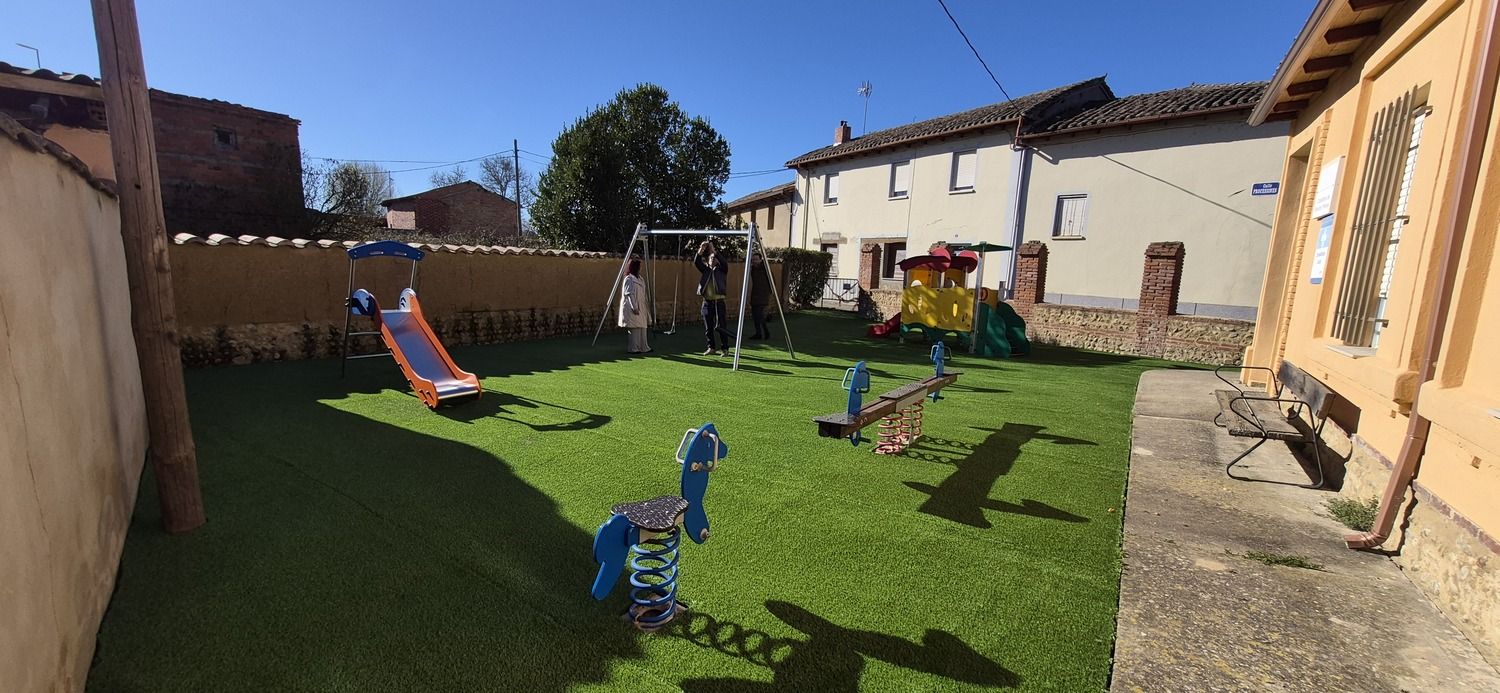 Nuevo parque en Villamoros de Mansilla Nuevo parque en Villamoros de Mansilla