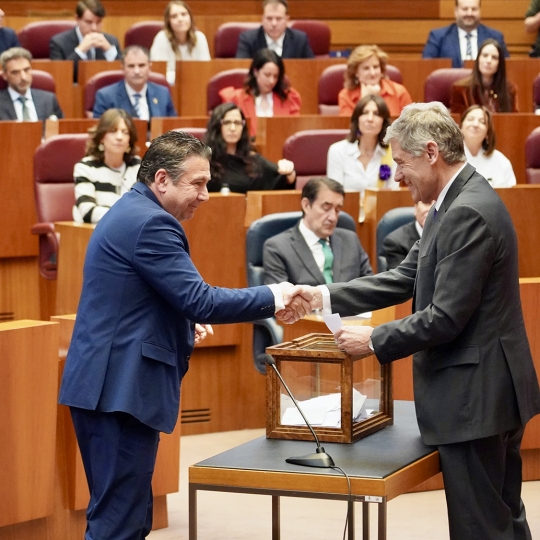 Luis Mariano Santos de UPL durante la sesión constitutiva en las Cortes de CyL  ICAL