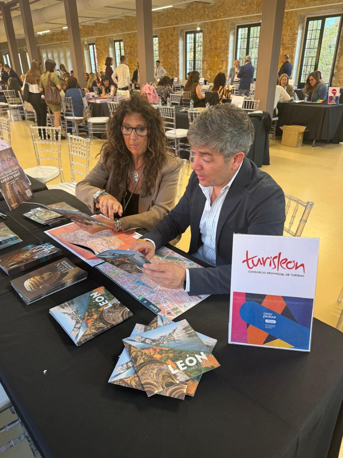 La provincia de León refuerza su promoción turística ante agencias de viajes en Valencia y Murcia 