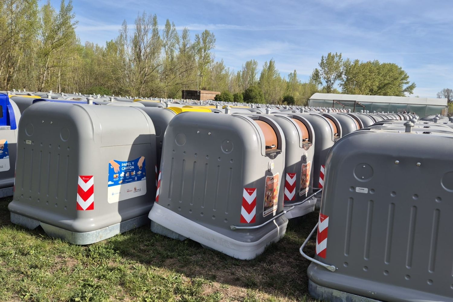 Villaquilambre renueva su sistema de basura con 255 nuevos contenedores