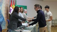David Lorente (IES Lancia, León) y Eva Pérez (IES Europa, Ponferrada), ganadores de las Olimpiadas de Física y Química en la ULE