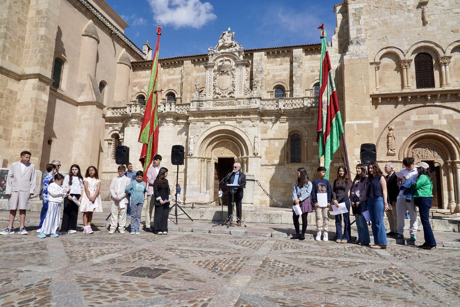 La Asociación de Amigos de los Decreta celebra la décima lectura pública del texto de los Decreta del año 1188 del rey Alfonso IX | Carlos S. Campillo (ICAL)