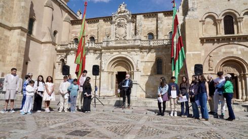 La Asociación de Amigos de los Decreta celebra la décima lectura pública del texto de los Decreta del año 1188 del rey Alfonso IX | Carlos S. Campillo (ICAL)