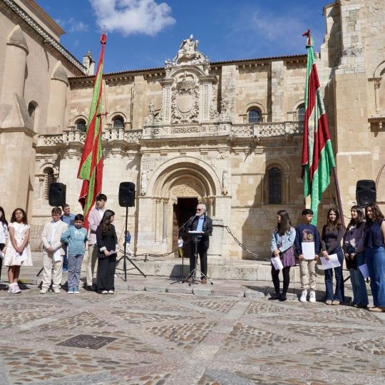 La Asociación de Amigos de los Decreta celebra la décima lectura pública del texto de los Decreta del año 1188 del rey Alfonso IX | Carlos S. Campillo (ICAL)