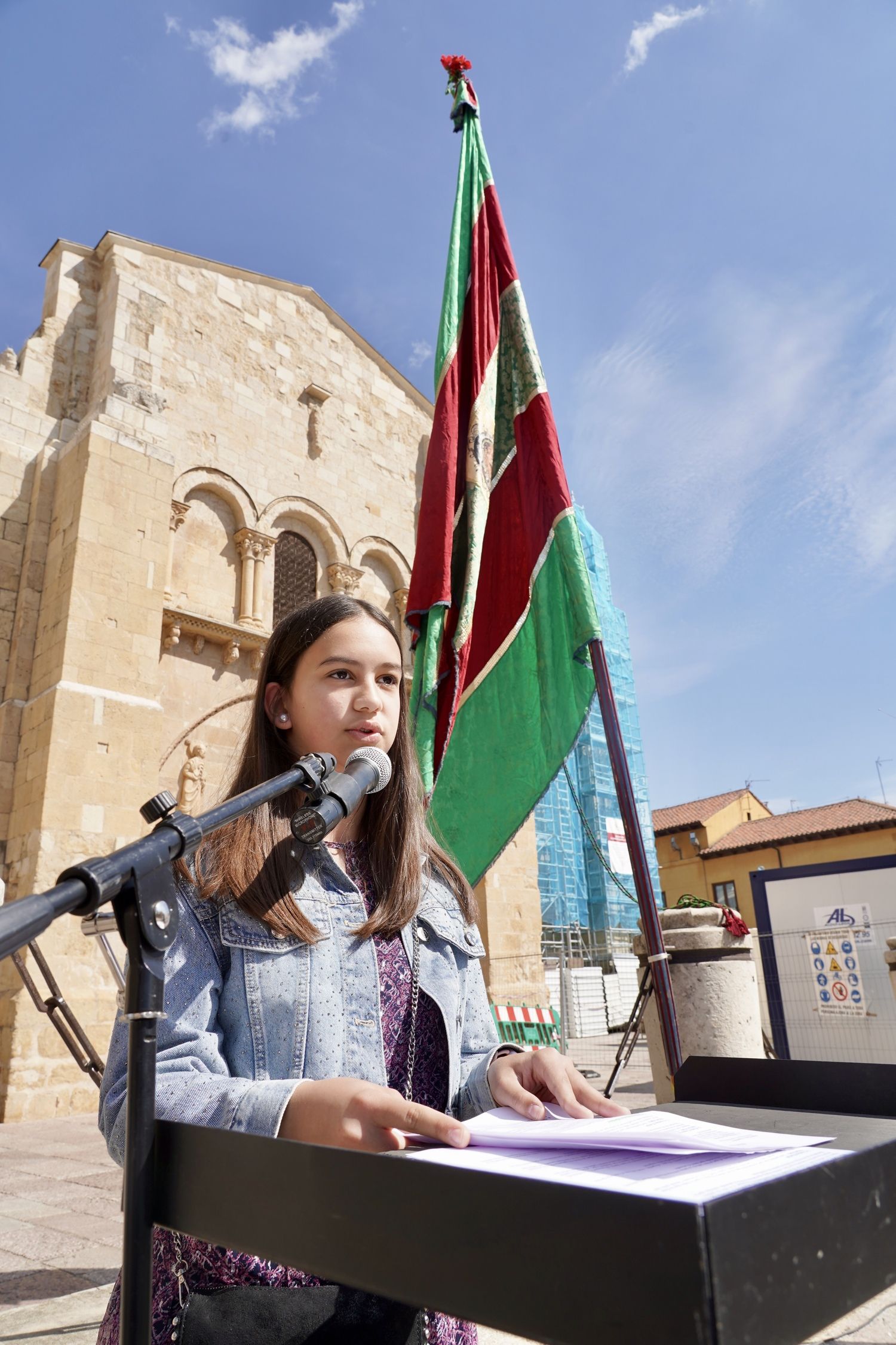La Asociación de Amigos de los Decreta celebra la décima lectura pública del texto de los Decreta del año 1188 del rey Alfonso IX | Carlos S. Campillo (ICAL)