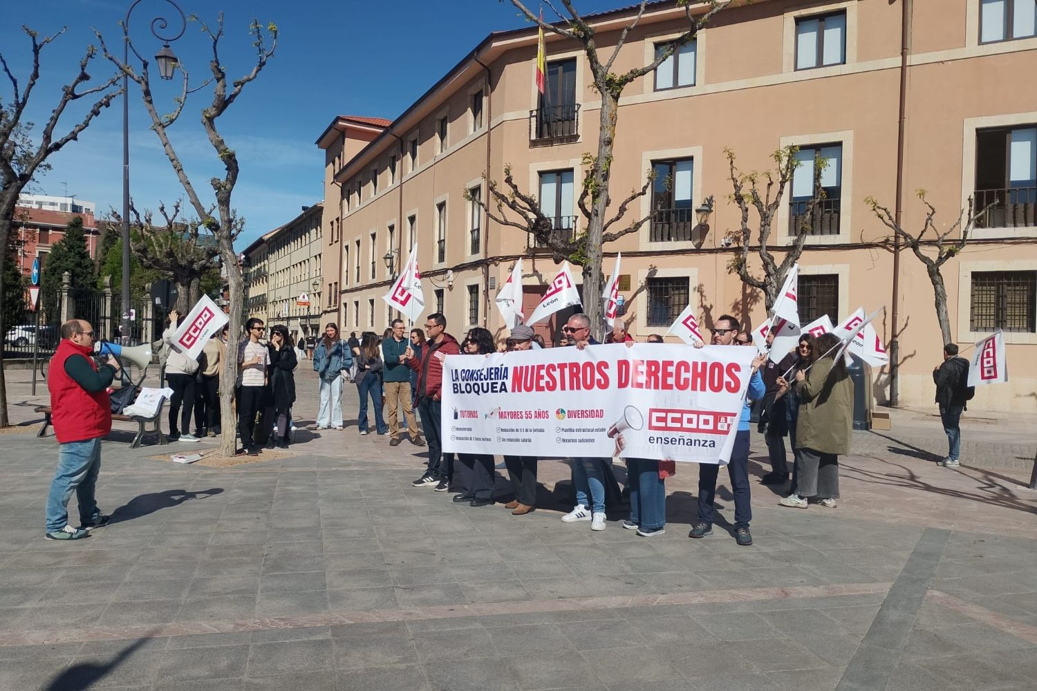 CCOO inicia movilizaciones en la provincia de León para exigir a la Junta el desbloqueo de las mejoras para docentes