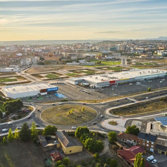 Luz verde a la reparcelación que permitirá el desarrollo del complejo comercial en Villaobispo de las Regueras | Bogaris