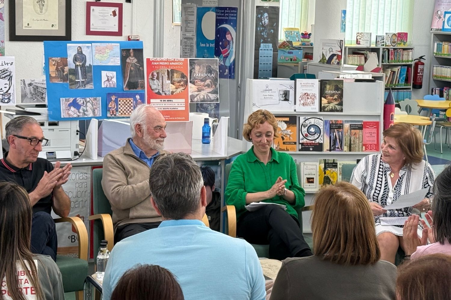 Juan Pedro Aparicio en la Casa de Cultura de Pinilla