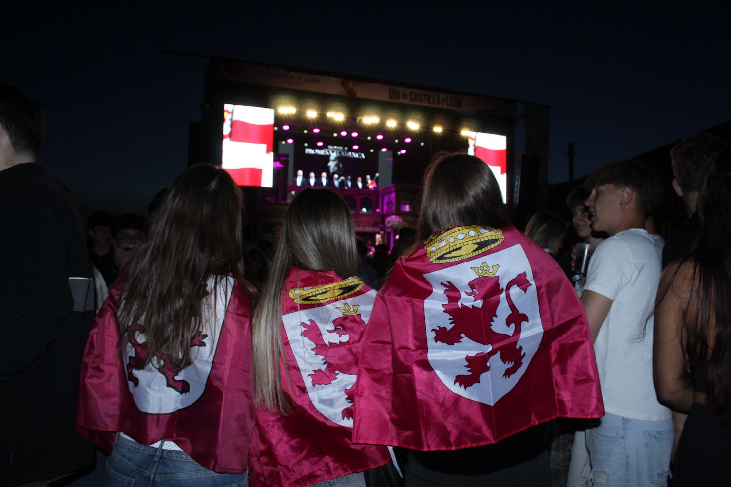 Omar Montes llena León con su concierto por el Día de la Comunidad | José Martín