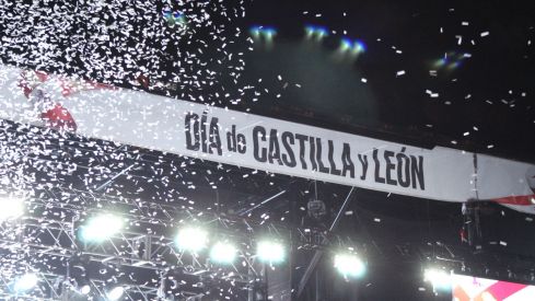 Omar Montes llena León con su concierto por el Día de la Comunidad | José Martín