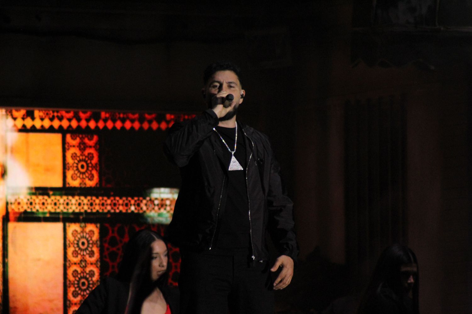 Omar Montes llena León con su concierto por el Día de la Comunidad | José Martín