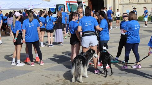Carrera solidaria por el Día de la Comunidad en León | José Martín