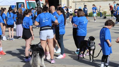 Carrera solidaria por el Día de la Comunidad en León | José Martín